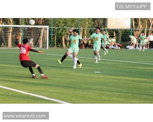 最佳足球明星射门比赛精彩瞬间回顾与技术分析